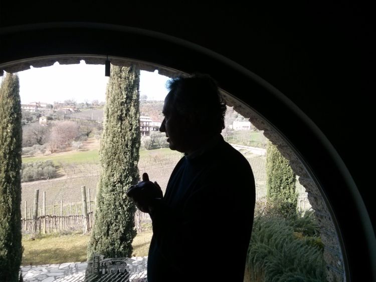 Luigi Moio nella sua tenuta Quintodecimo a Mirabella (AV)